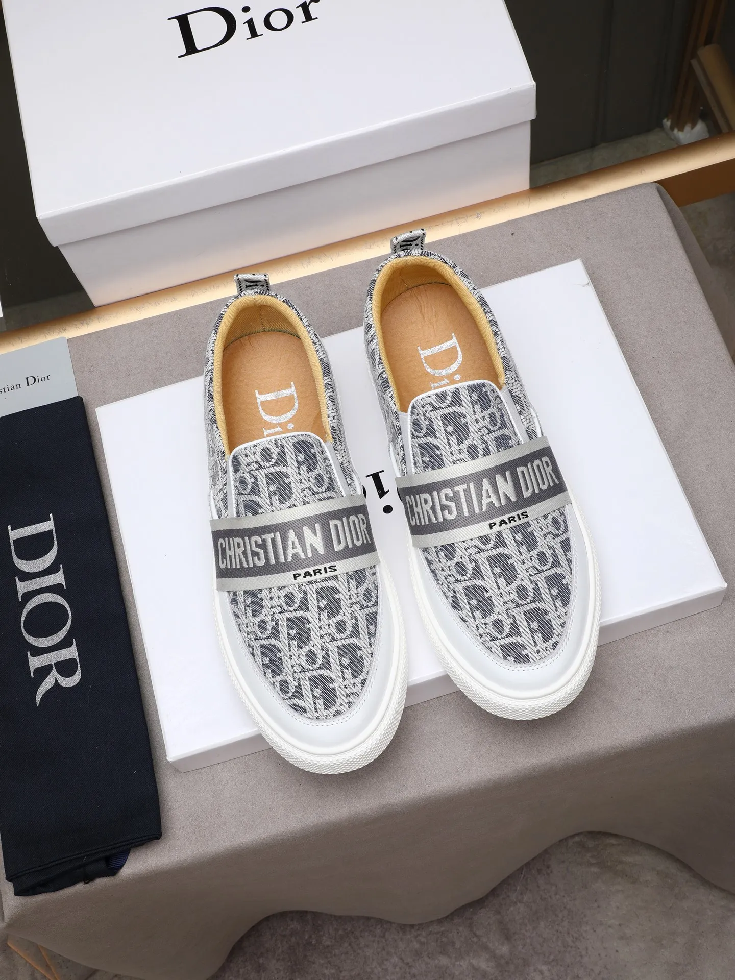 PP400 Dior upper cowhide ➕Dior classic fabric ➕Leather lining original non-slip wear-resistant lightweight soft outsole Style category: men's casual shoes, trendy style, comfortable on the feet Color: actual picture color 38-44 size (45 customized)